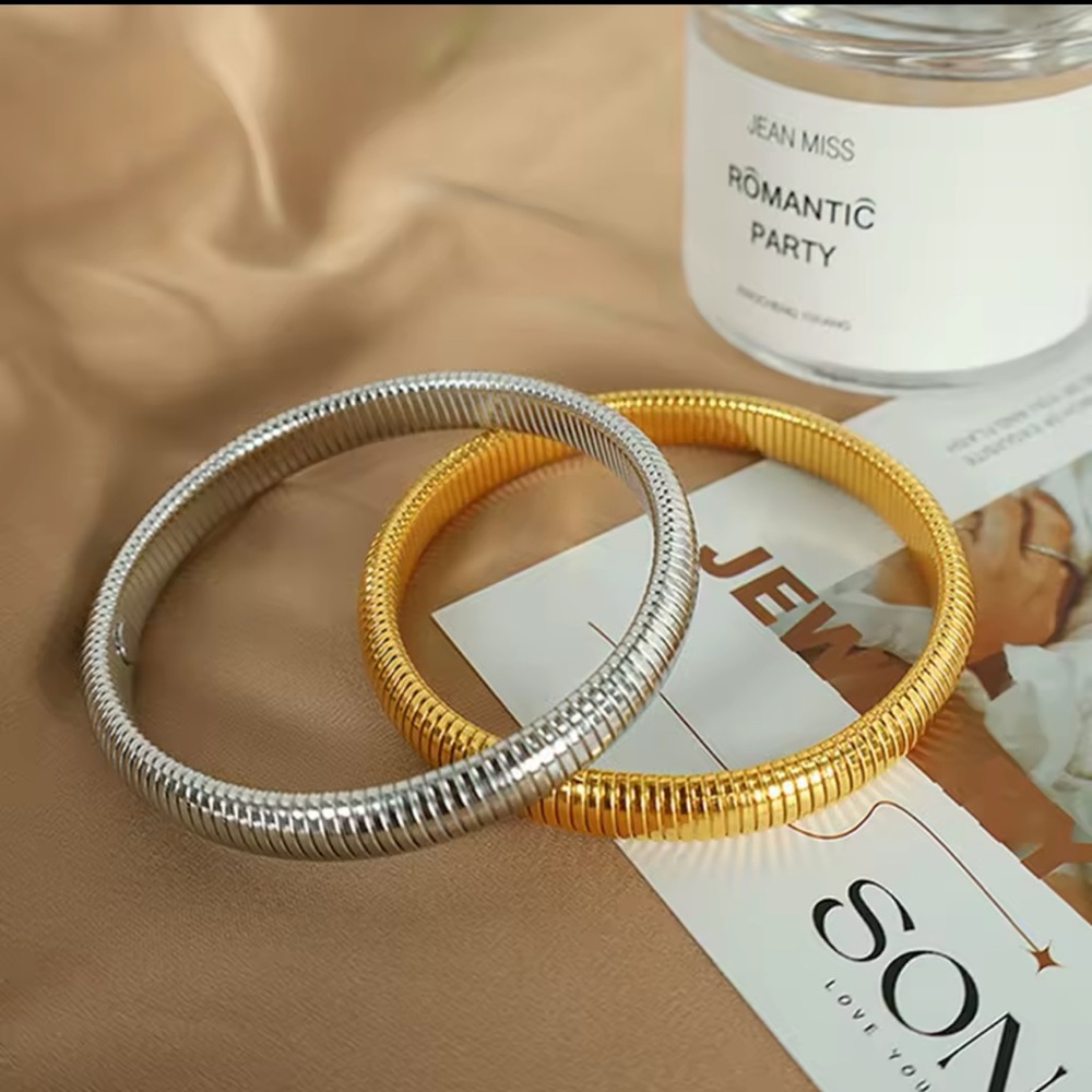 Aurora 18K Gold Stainless Steel Waterproof Slake Bracelet - Picture 7 of 13